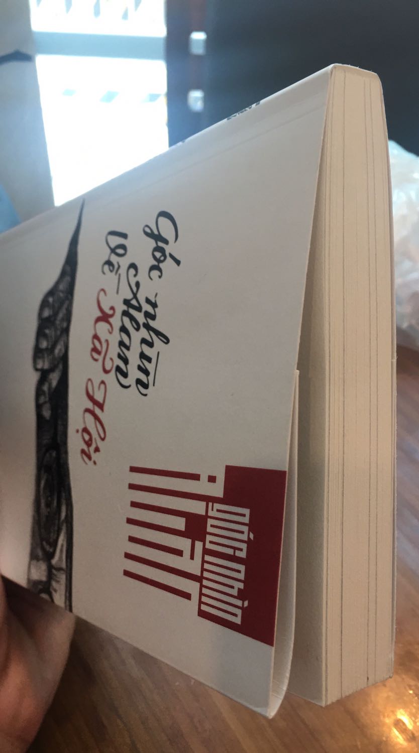 Chất lượng bao gói ok. Giấy bình thường, ko gây loá mắt.
Còn về nội dung thì miễn chê luôn. Quá tuyệt vời, có quá nhiều thứ tôi tâm đắc. Nếu bạn gặp trục trặc hoặc vấn đề nào đó trong cuộc sống thì đọc xong cuốn “Góc nhìn về xã hội” là sẽ thấy dc vấn đề và phần nào cách giải quyết.
Tôi hoàn toàn bị chinh phục, một tư tưởng sâu sắc với những giá trị vẫn vẹn nguyên sau 10 năm và có lẽ sẽ còn lâu hơn nữa.