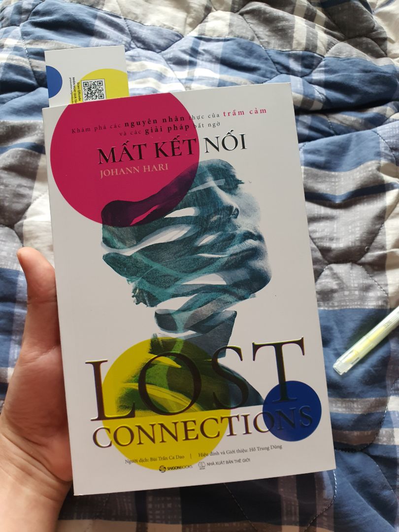 Chất lượng sách tuyệt vời. nội dung đáng đọc cho tất cả dù có trầm cảm hay không.
In ấn, thiết kế, chất lượng giấy đẹp, dày, bìa đẹp...không có gì để chê về khoản đó.
Trừ 1 sao do có nhiều lỗi thiếu từ, dư từ... nhưng không đáng kể.
Tiki giao hàng nhanh. vẫn như mọi khi, tôi ưu tiên chọn tiki now, giao nhanh, hạn chế rủi ro cấn móp khi vận chuyển.