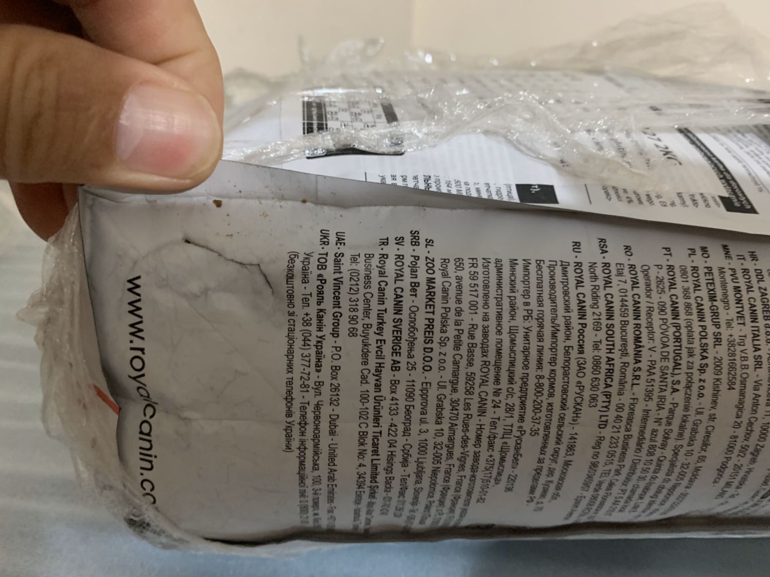 Tôi nhận hàng từ 14/9 đến nay đã 1 tuần nhưng chưa thấy Tiki có động thái nào gọi là hỗ trợ tức thời để bảo đảm quyền lợi của khách hàng. Tôi đã gọi vào *** 2,3 cuộc, gởi email liên tục 5,6 lần nhưng chẳng thấy nhân viên nào liên lạc để nhận lại hàng như Tiki nói qua điện thoại. Tôi rất thất vọng về Tiki cũng như chủ hàng này. Tôi nghĩ quý vị xem hình cũng đủ hiểu được vấn đề.