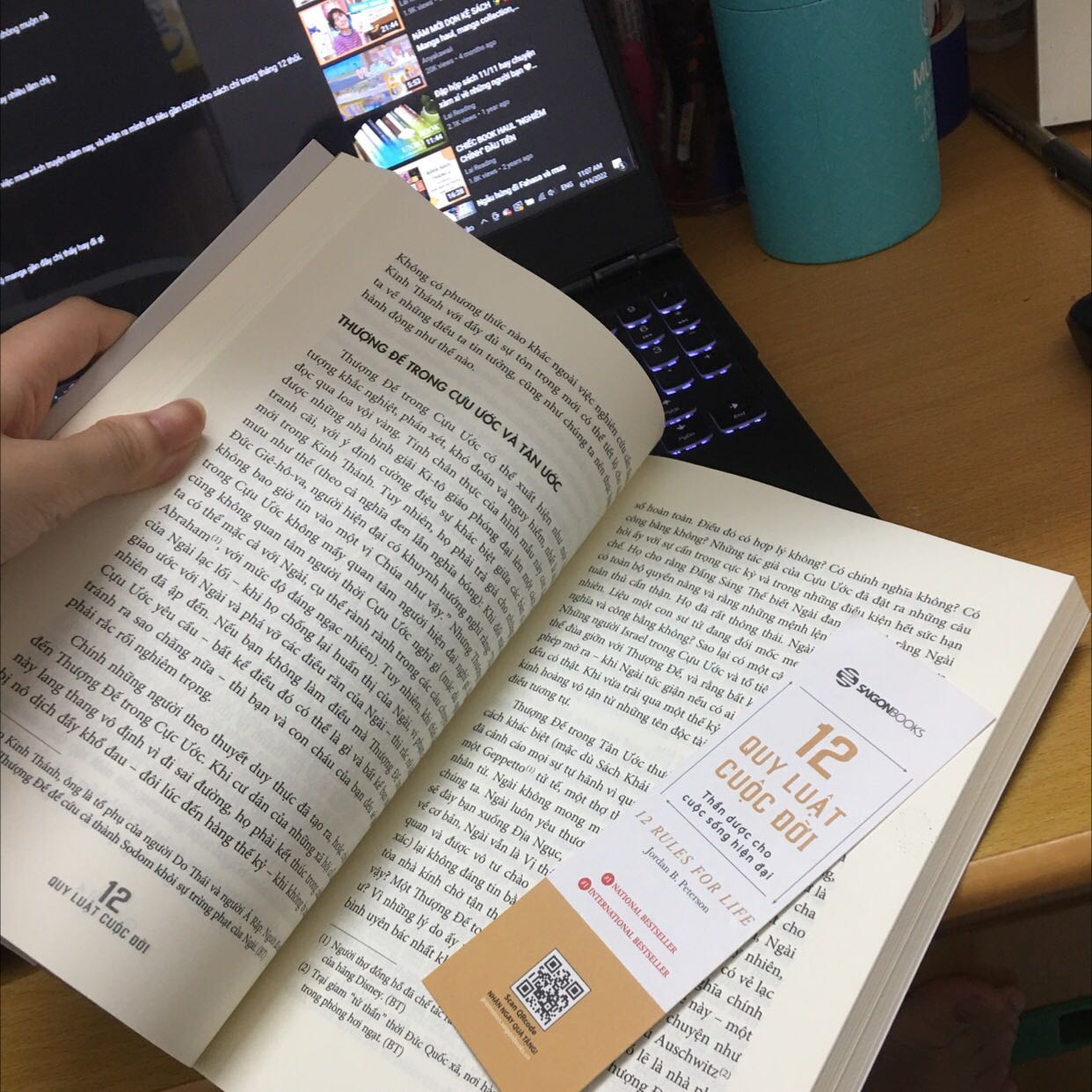 Sách của Jordan Peterson thì hay khỏi bàn r. Còn đc tặng thêm bookmark vs thêm 1 cuốn sách tặng nữa. Ncl rất hài lòng ạ