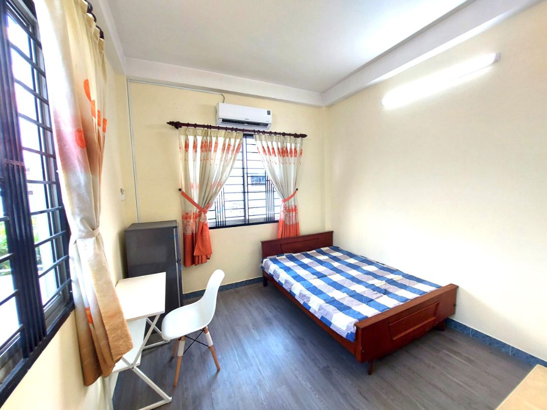 Bàn làm việc đẹp, lắp ráp dễ dàng.
Tiện thể, mình đang cho mướn phòng như hình. Ở Tân Bình.
bạn nào có nhu cầu mướn phòng, liên hệ mình nha: ***