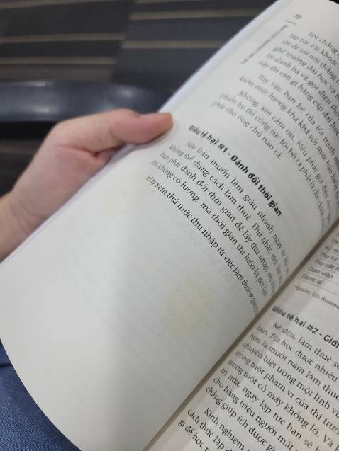 Sách bị mốc vàng, không hề hài lòng 1 chút nào