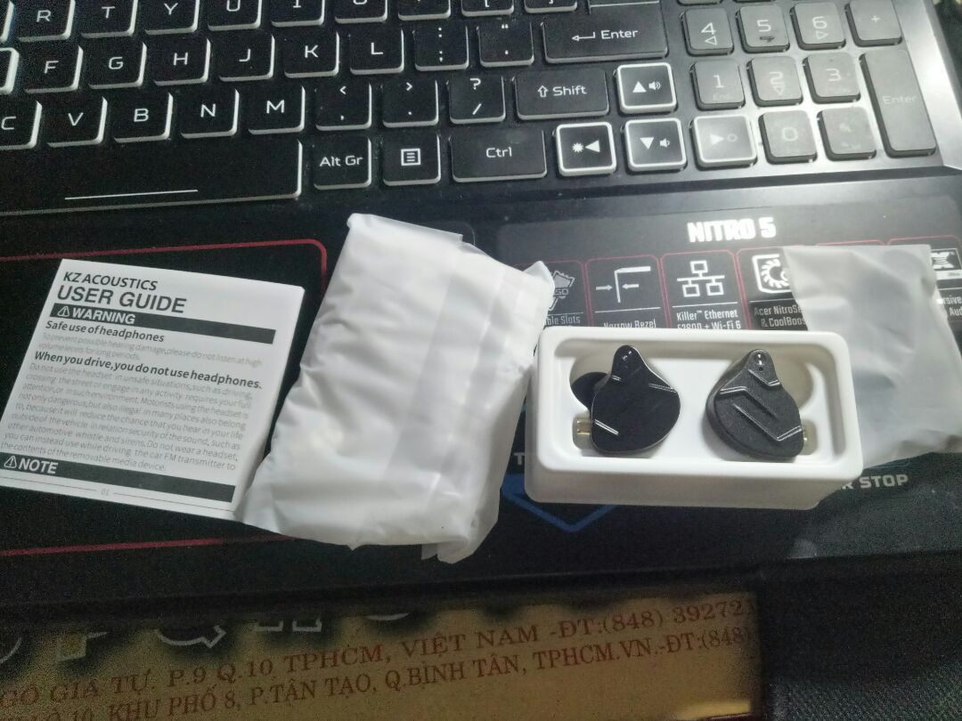 hộp đóng gọn gàng, tai nghe nghe rất đã cho 1 IEM !