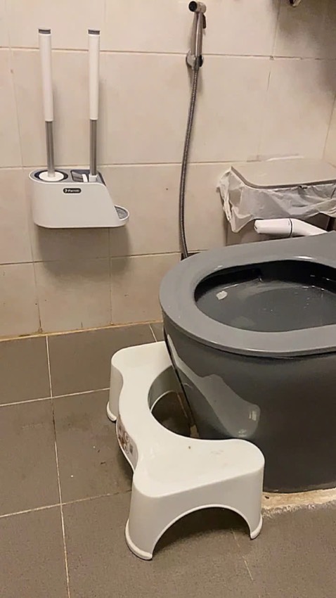 Đóng gói siêu kỹ, giao hàng cũng nhanh, ghế nhựa chắc chắn, đúng với ảnh!