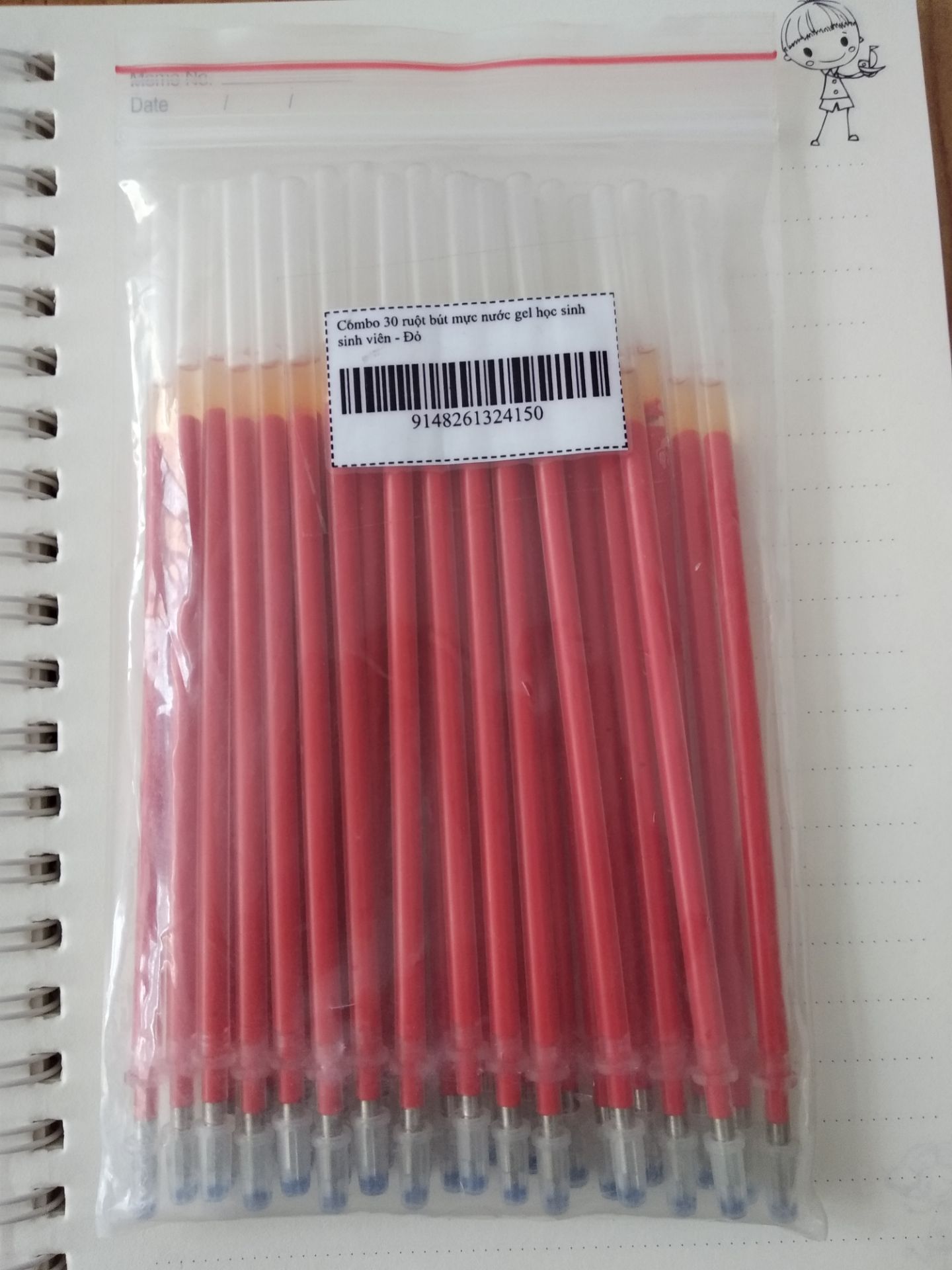 Bút mực viết ra rất đều đẹp, đầu bị trơn, mực đậm vừa đủ. Mỗi cây đều có nắp nhỏ đậy lại nên các bạn cứ yên tâm để dùng dần từ từ không sợ bút hư. Cứ thay ruột vải vỏ bút mình hay dùng thôi, khi nào vỏ bút cũ mới đi mua cây mới, như vậy đỡ thải ra môi trường lượng vỏ nhựa đó, rất là tốt luôn ấy. Các bạn học sinh, sinh viên nhu cầu viết bút nhiều mua bộ ruột bút này rất tiện lợi, tiết kiệm chi phí nữa. Chất lượng dịch vụ của tiki rất hài lòng nha.