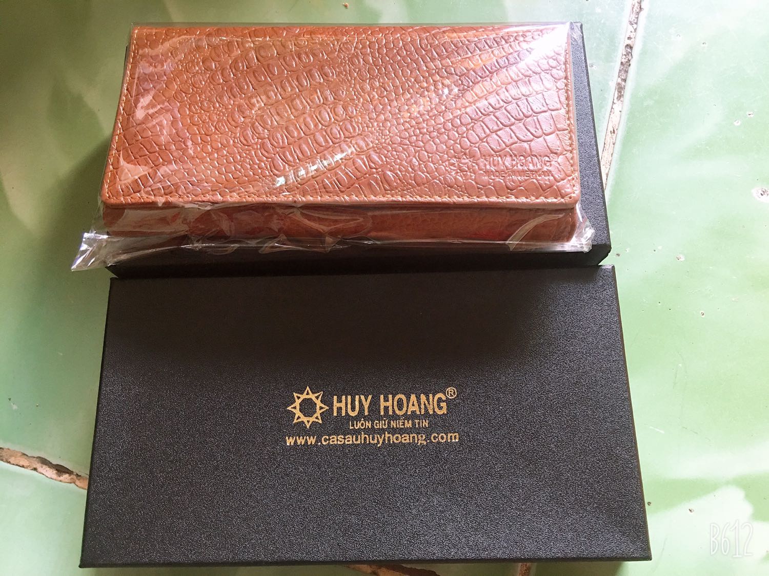 Ví đẹp đóng hộp chắt chắn màu da rất đẹp rất đáng tin cậy