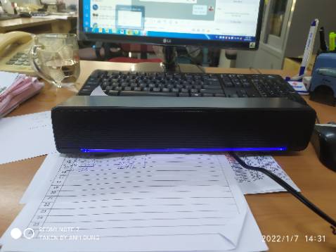 Mua lần thứ 2 và 2 nhà bán hàng khác nhau, nhưng thấy chất lượng y chang. Đóng gói kỹ, hơi móp góc gói hàng nhưng chắc do bên vận chuyển, ko ảnh hưởng đến sp bên trong. Loa nhìn đẹp, nhỏ gọn và âm thanh tương đối ổn, rõ ràng trong phòng có không gian vừa phải.