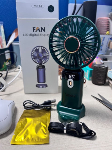 Nhỏ gọn, đẹp, sang, quạt mát và mạnh. 100đ