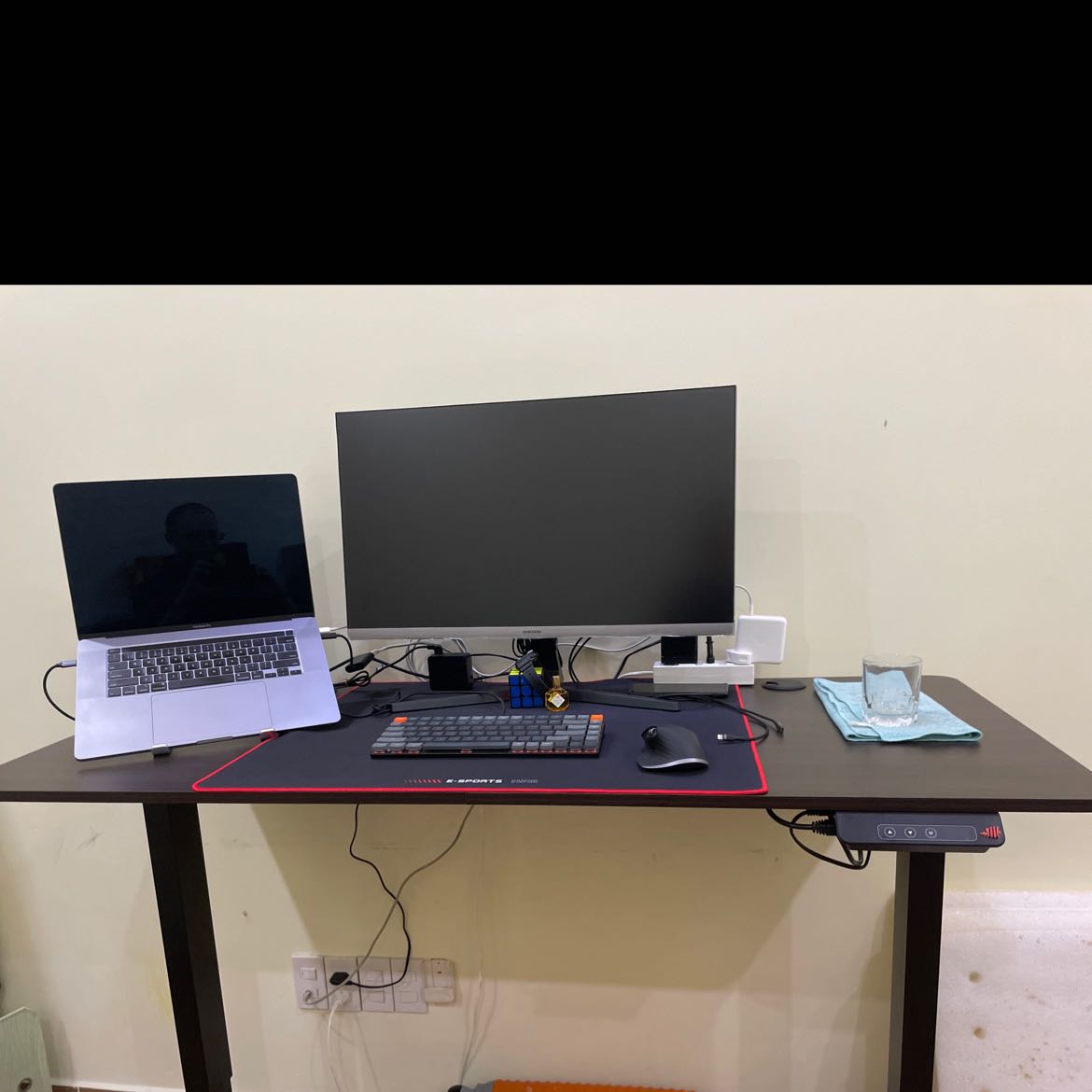 Đóng gói cẩn thận, giao nhanh hơn dự kiến. Ốc vít và các thanh khung hoàn thiện tốt. Lắp ráp cũng dễ và khá chắc chắn sau khi hoàn thành. Tầm tiền này nên chỉ có 1 motor nhưng chạy êm, hi vọng bền lâu.