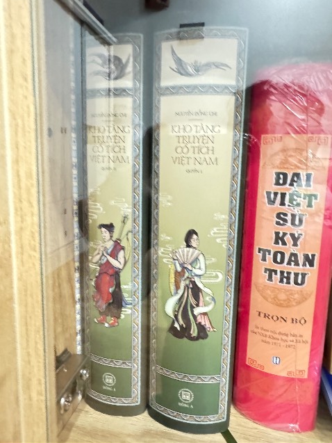 Sách đóng bìa rất đẹp. Có nhiều hình minh hoạ .