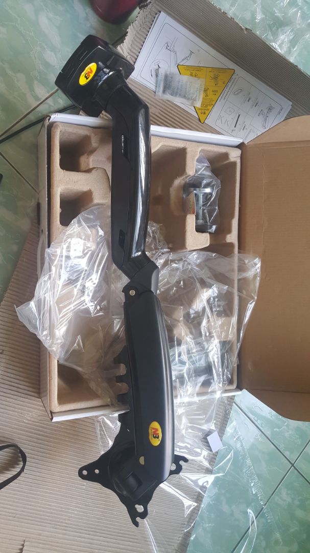 Hộp nguyên seal. Chắc chắn.
Tiki giao hàng nhanh. Sản phẩm nguyên vện không móp méo miếng nào.
Sản phẩm bên trong có vài điểm trầy nhỏ nhưng khó thấy nên không sao.
Khớp khá cứng và chắc nên sẽ khó bị cụp đầu do vật nặng.
Vì mình mua để treo máy ảnh nên mình hoàn toàn hài lòng với sản phẩm này.