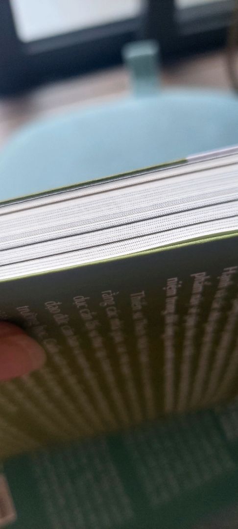 chất lượng sách không tốt, các trang giấy không đều,
Đóng gói sơ sài, bọc màng bọc mỏng, không có chống sốc, sách bị cong mép