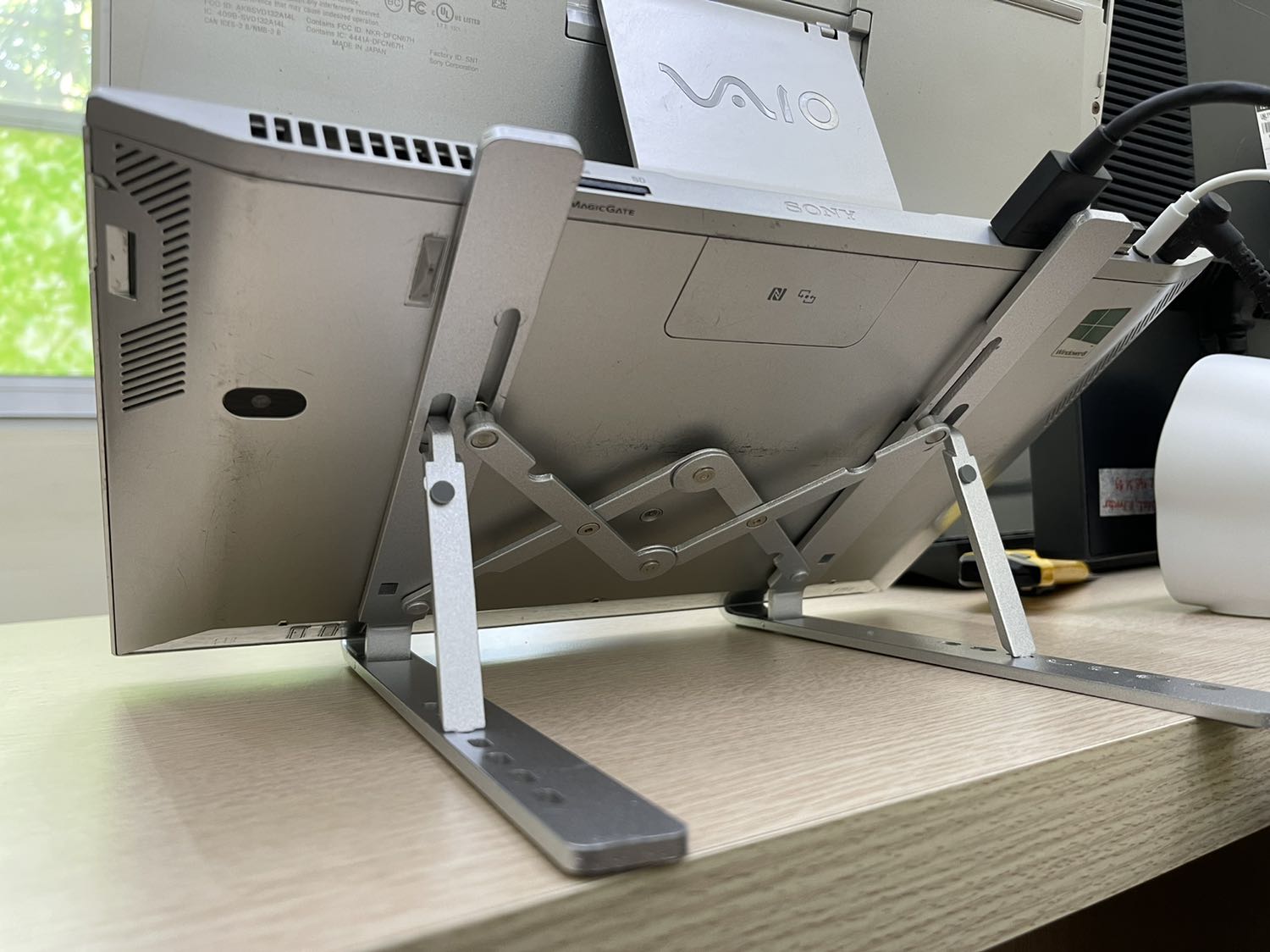 Thấy một số bạn đánh giá là giao sai mặt hàng nên cũng hơi lo lo, nhưng vẫn mua vì giá quá tốt. Giãn cách nhung Tikinow vẫn giao quá nhanh. Hàng chuẩn nhé. Bác nào kêu cập kênh thì xem lại mặt bàn hoặc có lệch lỗ cài chân không nhé! Tks shop!