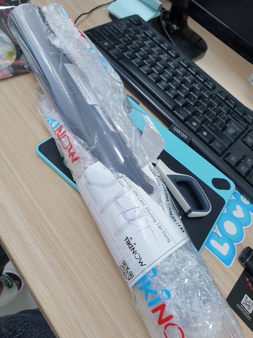 sản phẩm đẹp, size 40x80cm nên rộng thoải mái. có 2 mặt với 2 màu khác nhau để thay đổi. nhìn góc làm việc gọn gàng sạch sẽ nên rất ưng cái bụng