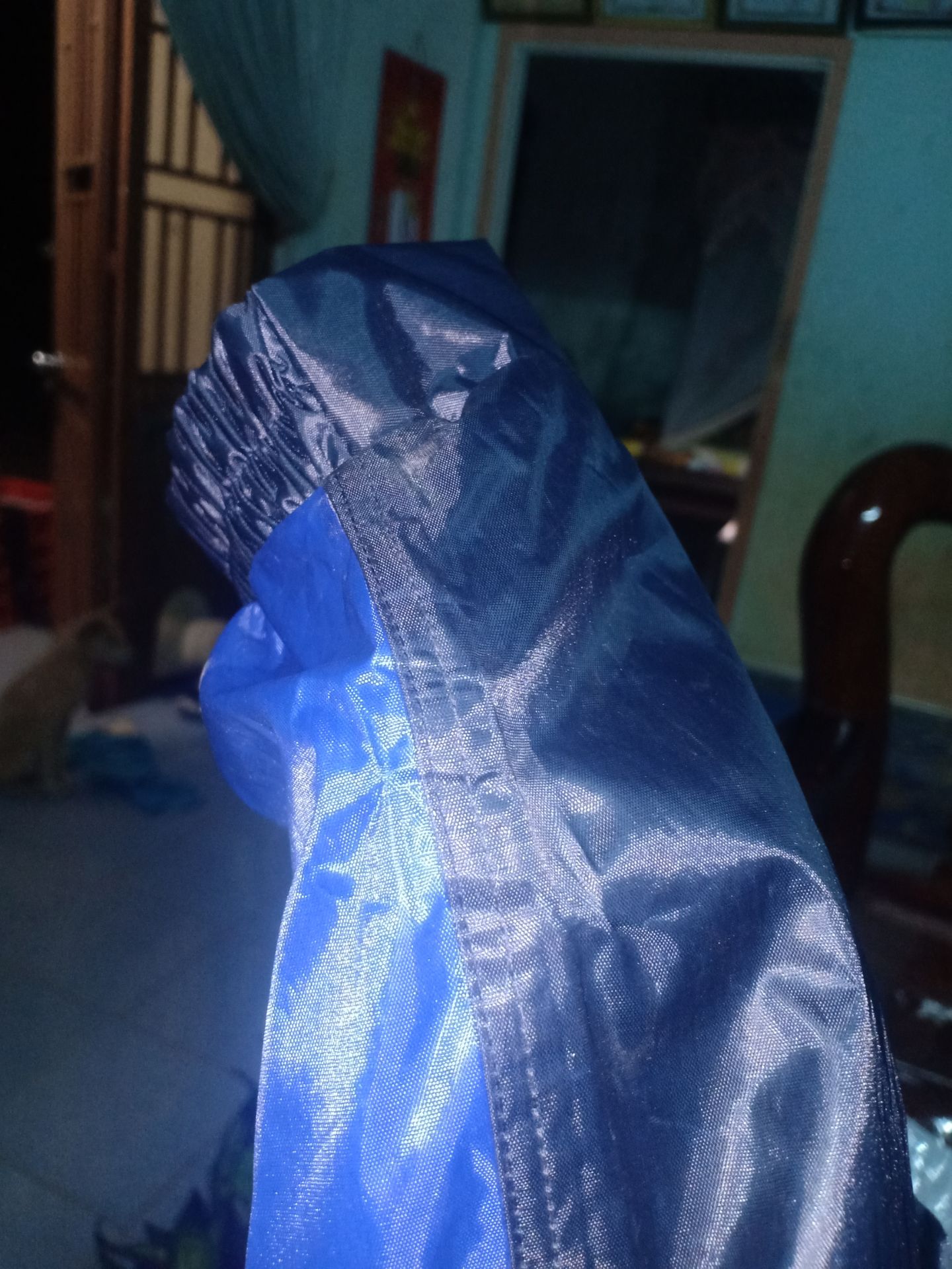 nhìn chung sản phẩm khá là ưng ý.nhìn rất là đẹp.mình rất hài lòng về mẫu mã.chỉ có một lỗi nhỏ mà mình không hài lòng.đó là ống tay bị may kín mất một bên.không xỏ bàn tay ra được.đề nghị shop lưa ý và sớm đổi giúp mình nhé.