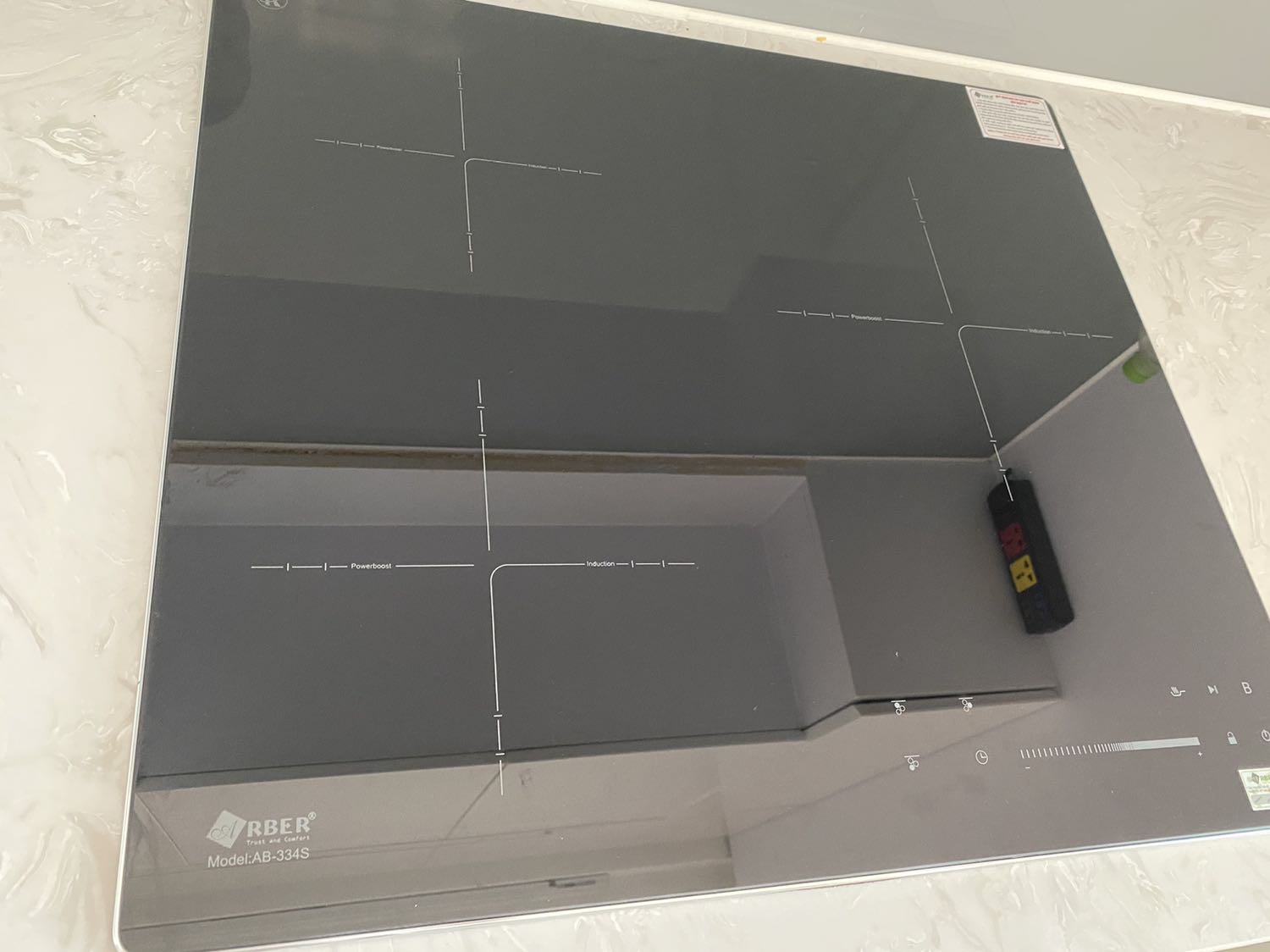 Giá hợp lý, bếp đẹp, viền kim loại nhìn cũng sang, hoạt động tốt