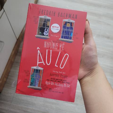 Sách bị hỏng một phần gáy, nilong bọc ngoài rách đúng chỗ sách hỏng, chắc không phải do vận chuyển mà sách chọn để giao cho mình đã có lỗi như vậy sẵn. Lâu lâu mới đặt Tiki mà hơi thất vọng