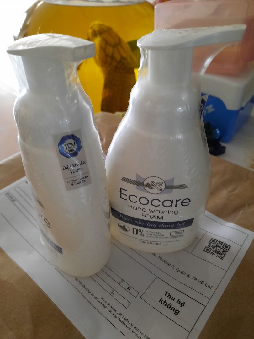 đang lúc loạn lạc mua được món gì khử trùng với diệt khuẩn là an tâm. mua rồi sản phẩm cũng đóng luôn báo hết hàng. mình thấy review tốt cộng với thích mùi quế nên mua ngay. hy vọng mau hết loạn để sản phẩm bán lại