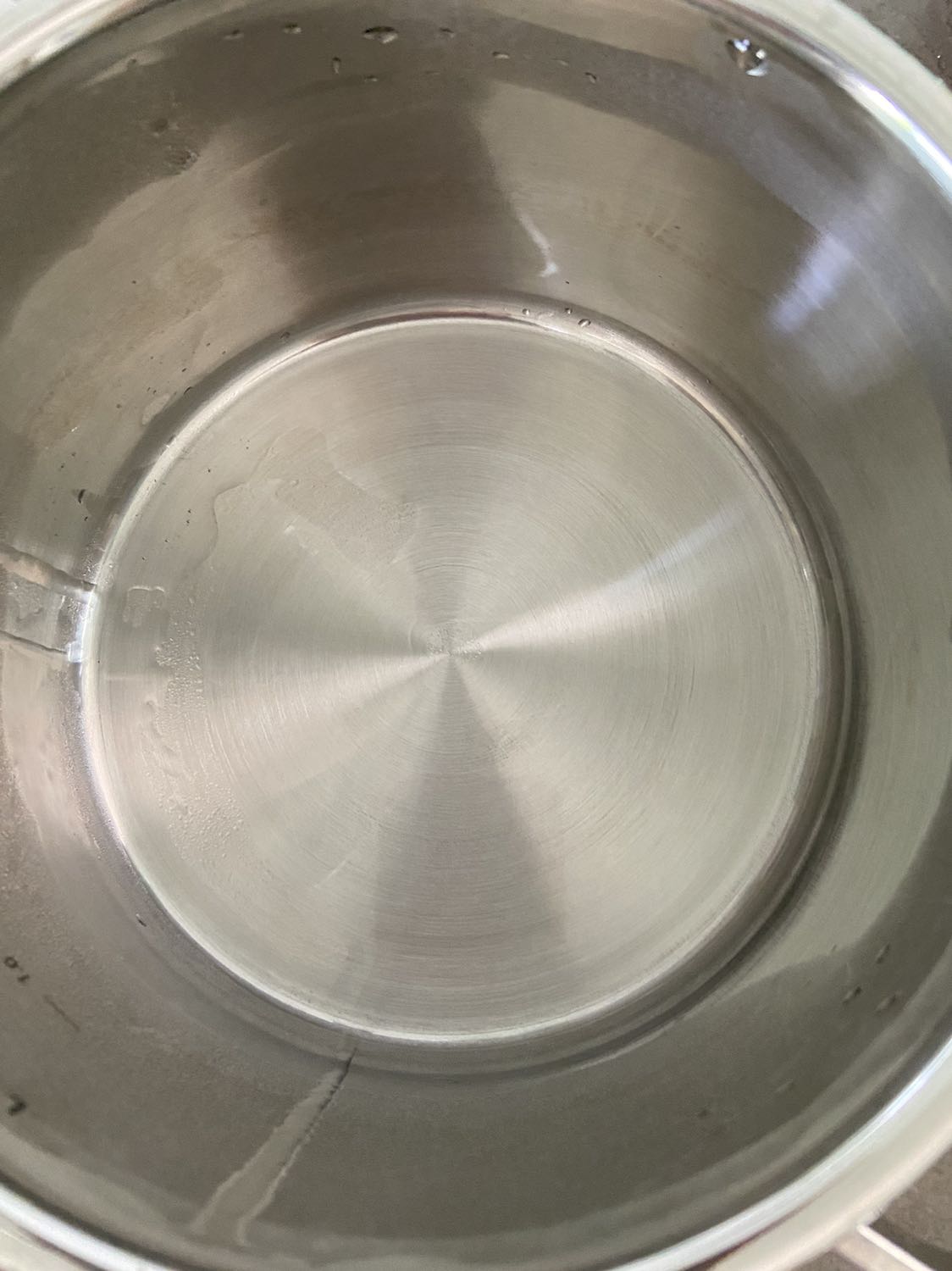 Nồi đẹp, đúng inox 304, nấu bếp từ nhanh sôi, nồi nặng nhưng chắc, tiki giao hàng nhanh, đóng gói cẩn thận, nồi được kèm theo phiếu bảo hành nên an tâm mua