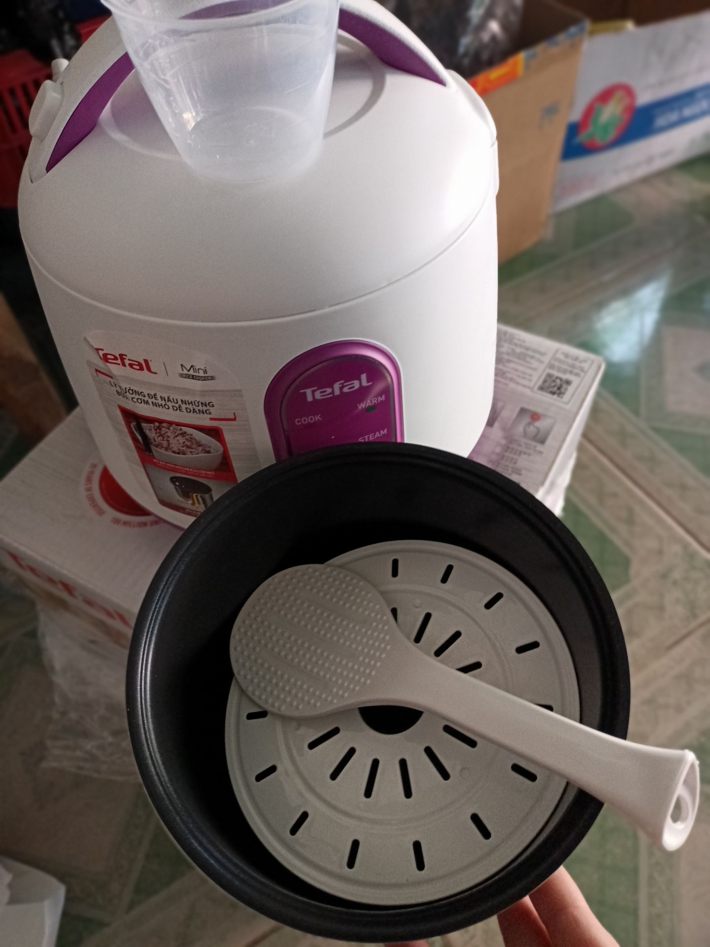 nồi đẹp, chắc chắn, nấu cơm ngon, điểm - duy nhất là kg có chỗ thoát nước khi cơm chín, nên phải lấy khăn lau.
Đang dùng thêm chảo của hãng, chảo nhẹ, chống dính cực tốt kg biết dk lâu kg.
Hài lòng..