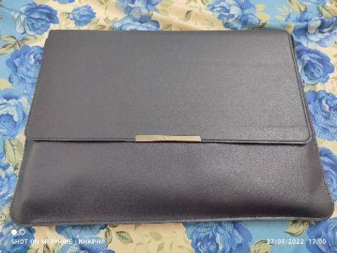 sản phẩm khá tốt. mặt sau có vết xước nhưng vẫn cho 5 sao vì thái độ phục vụ nhiệt tình của shop. mình đặt mua 15,5inch nhưng ko vừa với laptop 15,5inch, chắc kích thước của túi tính luôn viền. có liên hệ đổi lại túi 16inch, shop vẫn cho đổi, ship còn nhanh hơn tiki. thank shop 😍