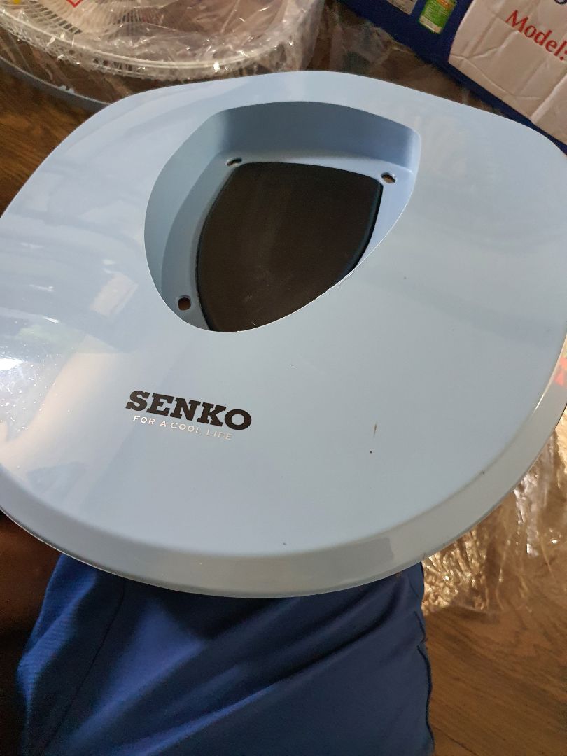 quạt trầy xước bụi bẩn túc năng xoay quạt bị gãy 

đóng gói sơ sài
mình muốn được đổi quạt