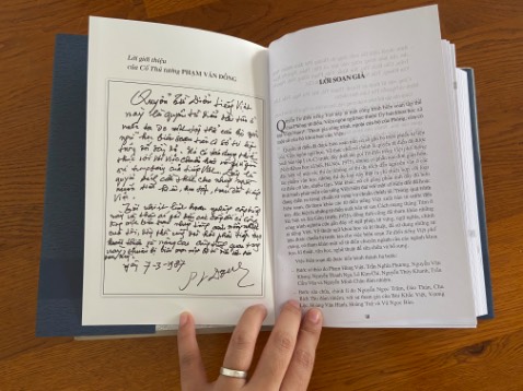 Từ điển kinh điển cho ai yêu thích tiếng việt, từ điển in đẹp , bìa cứng, dầy dặn, về nội dung không có gì bàn cãi với tác giả là giáo sư Hoàng Phê & ấn hành bởi viện ngôn ngữ học