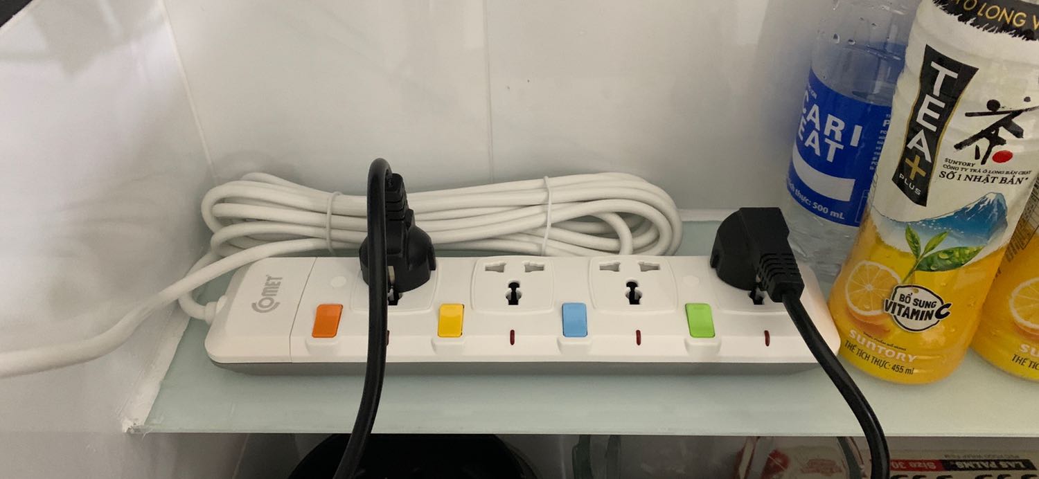 Nhựa tốt lắm, cứng cáp. Có công tắc cho mỗi ổ cắm ?