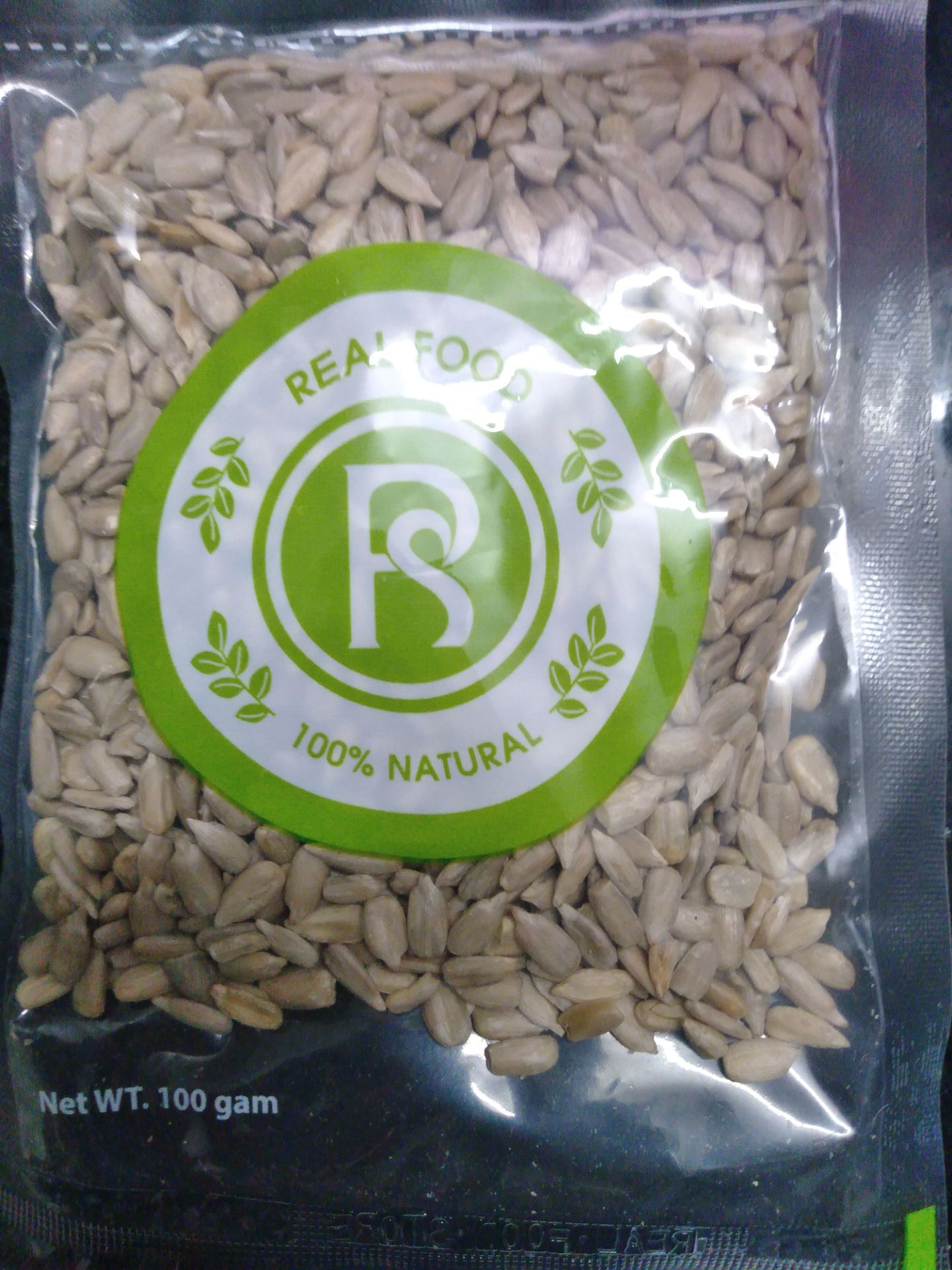 Shop đóng gói chắc chắn, date còn xa lắm, mua được giá tốt. hài lòng