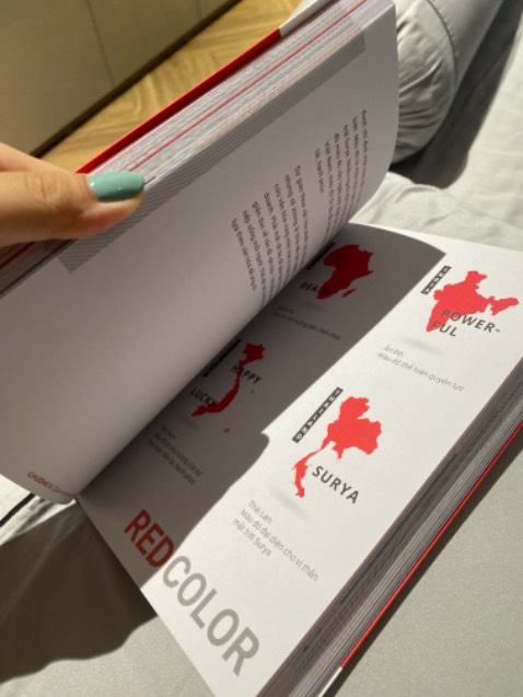 Sách mới cứng nhưng k có seal nên bìa hơi bẩn. Tuy nhiên, giá so với chất lượng giấy, bìa thì rẻ. Sách có màu, giấy cứng sờ rất thích. Đặt ship thường mà sáng hôm sau có hàng luôn.