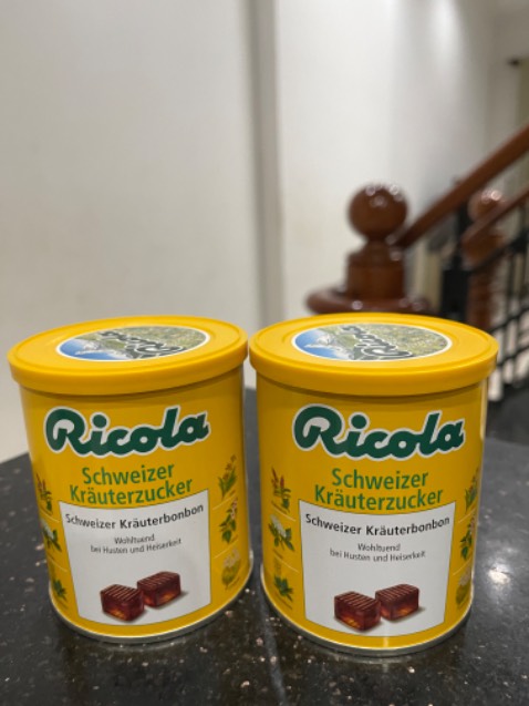 Hương vị ngon thơm, bao bì ok, hàng giao sớm như dự kiến. Tuy nhiên nếu kẹo làm hình tròn hoặc hình ovan thì tiện dùng hơn thay vì hình vuông. Vì an toàn lỡ nuốt vào họng. Cảm ơn shop và tiki.