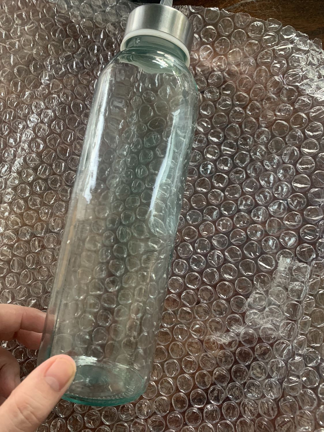 Thuỷ tin mà 10 chai méo mó hết 10 chai, mong TiKi kiểm tra kỷ shop duyệt bài để người mua cảm thấy tên tâm về sản phẩm hơn ===> qúa tệ