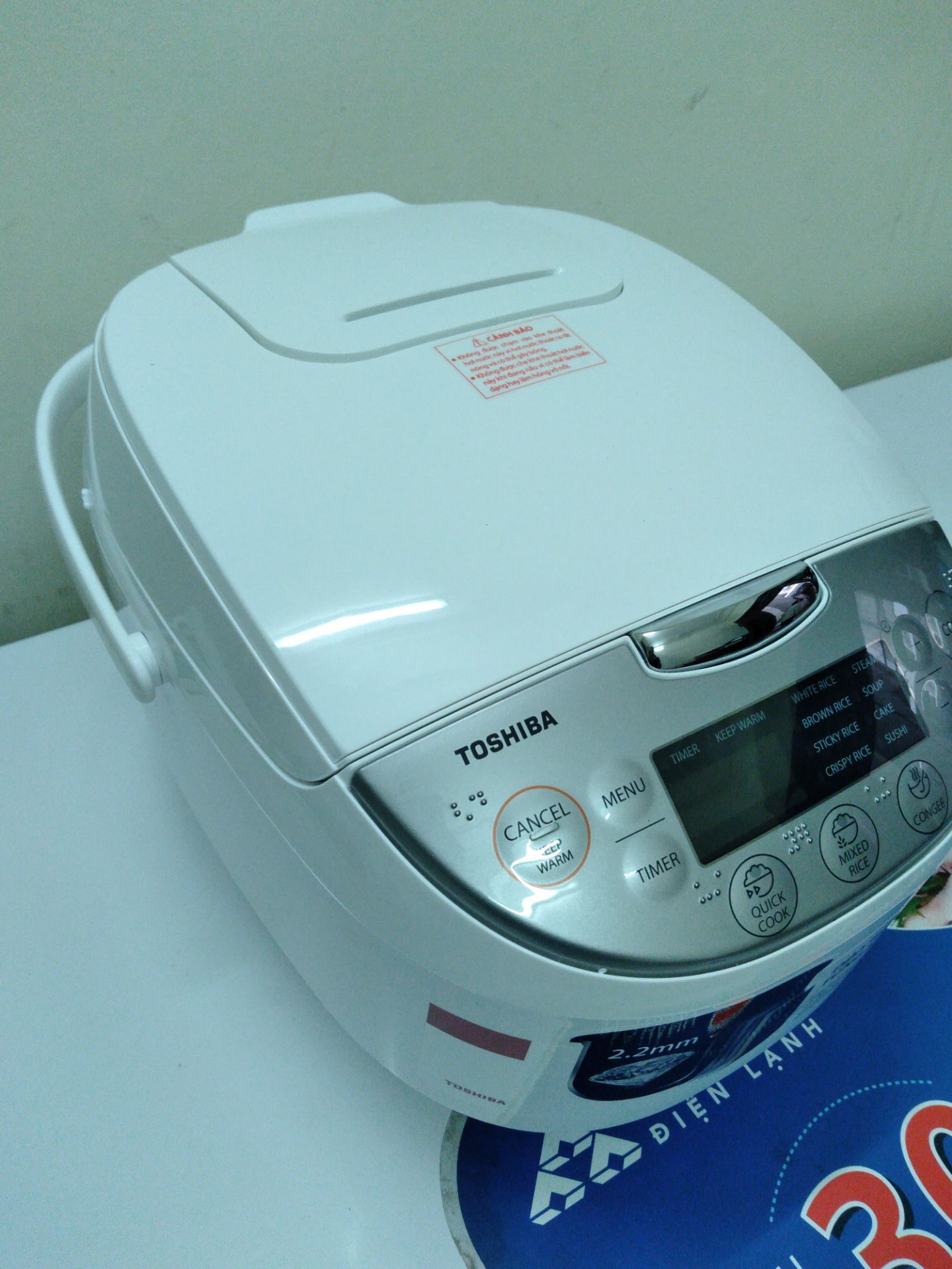 Nồi chắc chắn nấu ngon, nhiều chế độ nấu...Nhược điểm không có khe cắm thìa xới cơm...Nồi trong mỏng nên không giữ nóng được lâu...Dùng tạm... Nồi chắc chắn nấu ngon, nhiều chế độ nấu...Nhược điểm không có khe cắm thìa xới cơm...Nồi trong mỏng nên không giữ nóng được lâu...Dùng tạm...