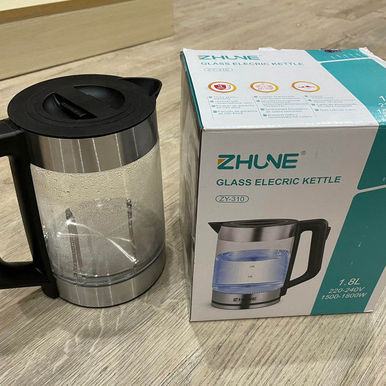 Ấm chắc chắn không bị lỏng lẻo, bọc cẩn thận. shop giao hàng cho ĐVVC nhanh, shiper cũng khá nhiệt tình. Nên mua vì giá phải chăng mà sử dụng thấy oke. Cho shop 5 sao luôn