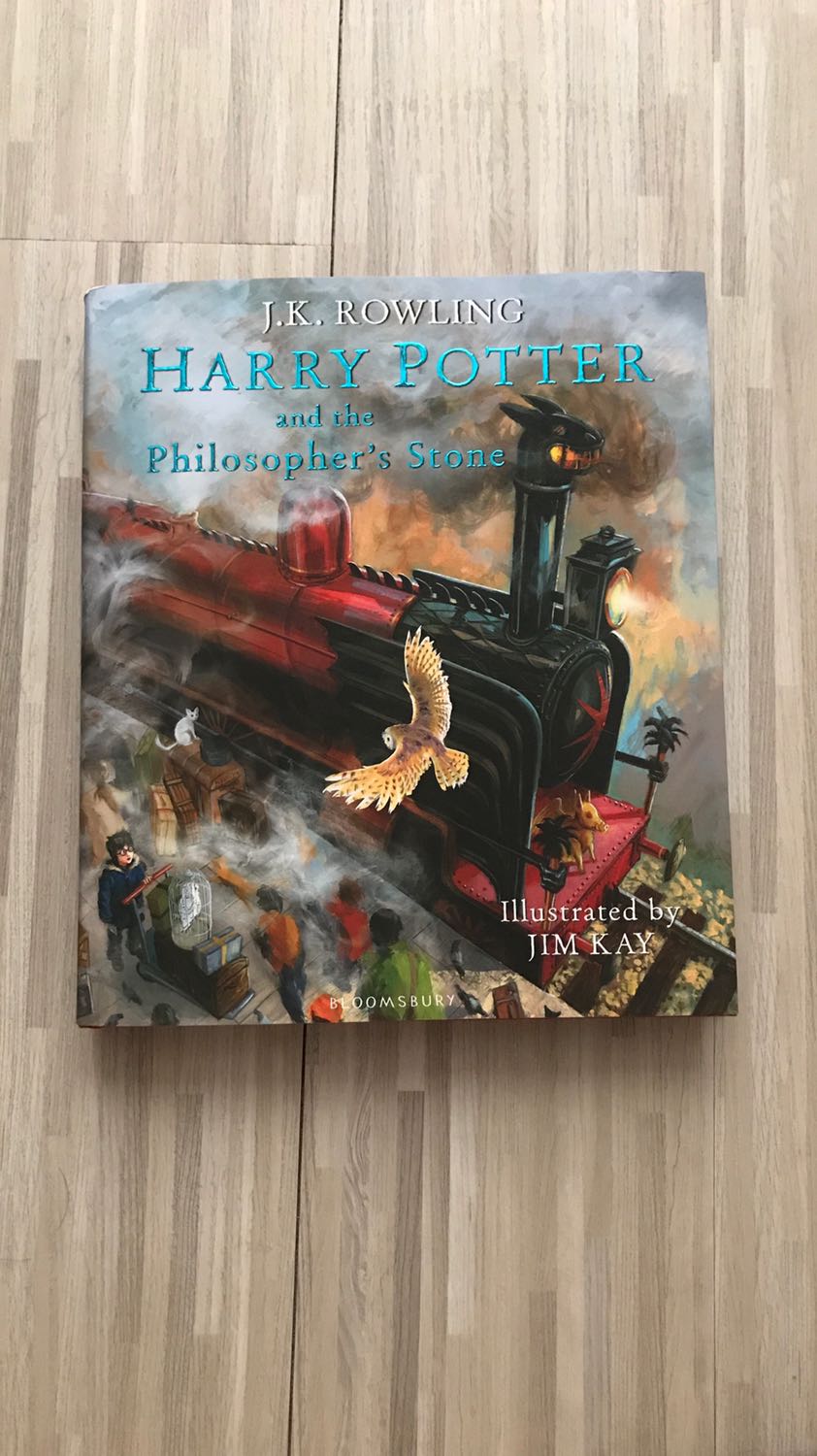 May mắn tìm thấy một cuốn duy nhất nên đã đặt mua ngay. Rất hài lòng. Tiki giao hàng nhanh. Đêm qua đặt mà sáng bảnh mắt đã gọi giao hàng. Sách đẹp và cầm sướng tay lắm. Một chút vui những ngày dịch bệnh thế này.