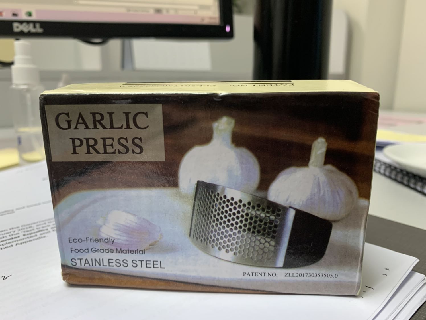 Sản phẩm quảng cáo trên hình có xuất xứ của hãng Leifheit (Đức) trong khi hàng nhận được xuất xứ Trung Quốc và ko hề có hình in nổi tên hãng trên sản phẩm như trong quảng cáo.