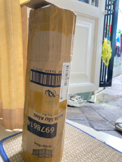 Cây khá là đẹp và đúng mới tả, gói rất kỹ và cẩn thận, rất đẹp, trông rất là trân trọng cái cây, bất ngờ nhất là giao từ Đồng Tháp đến HCM mà mới đặt chiều hôm trước là hôm sau nhận được ngay trong buổi sáng luôn ^^ anh shipper rất nhiệt tình thân thiện, đem vào tận nhà luôn :) Thanks all (còn lại là hãy xem mình có thể chăm ẻm được đến lúc ẻm ra hoa ko)