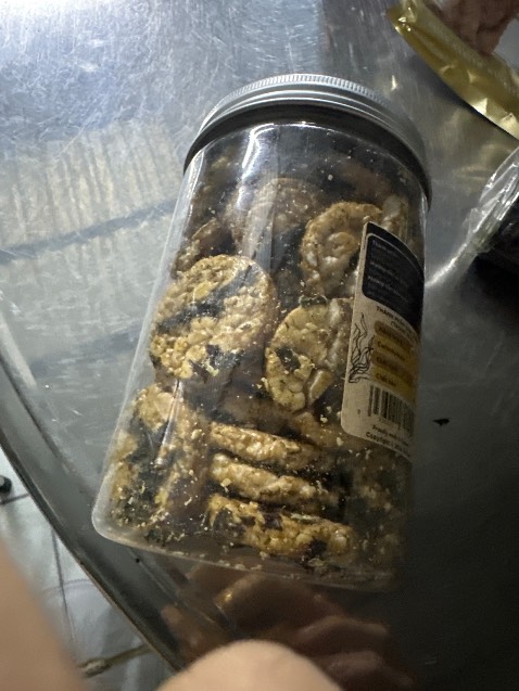 Sản phẩm mặn mặn ngọt ngọt . Thích hợp ăn vặt nhâm nhi xem phim