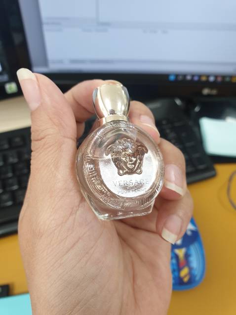 mùi thơm dễ chịu, hàng đúng mã vạch của Italy. số trên vỏ và chai trùng khớp nên uy tín. cám ơn shop