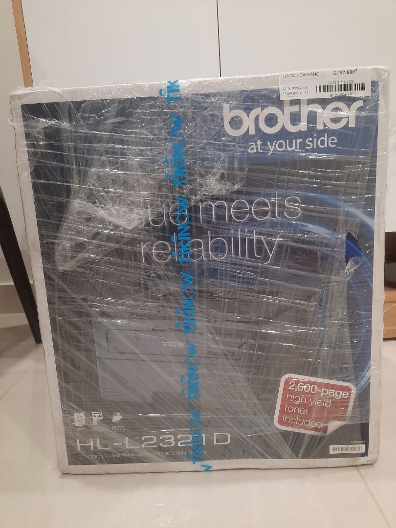 Mình săn sale 11.11 nên mua với giá 2.2tr. Tiki giao hàng nhanh. Mình vừa in thử 1 lần thì thấy máy in chất lượng, mực ra đều rõ. Hi vọng bền lâu vì đợt trước mình cũng xài 1 máy in brother mà dc vài tháng máy lem mực các kiểu, sửa nhiều lần quá nản nên mình bỏ luôn.