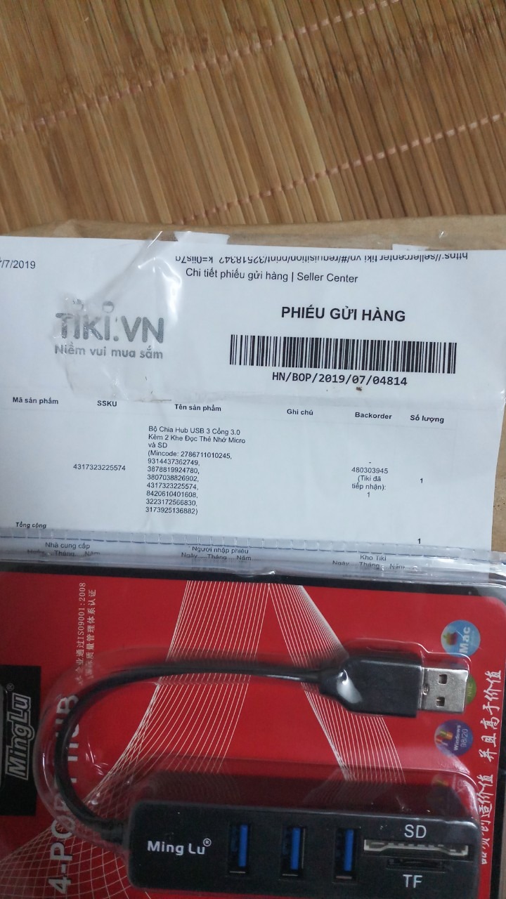 Tôi rất thất vọng về cách làm việc của Tiki và shop. Tôi đặt bộ chia usb 3.0 mà shop lại giao hàng cổng USB 2.0. Cách làm việc của shop quá thiếu chuyên nghiệp. đề nghị Tiki nên làm làm việc với những shop làm ăn có uy tín để không bị mất khách hàng. 
Trân trọng!