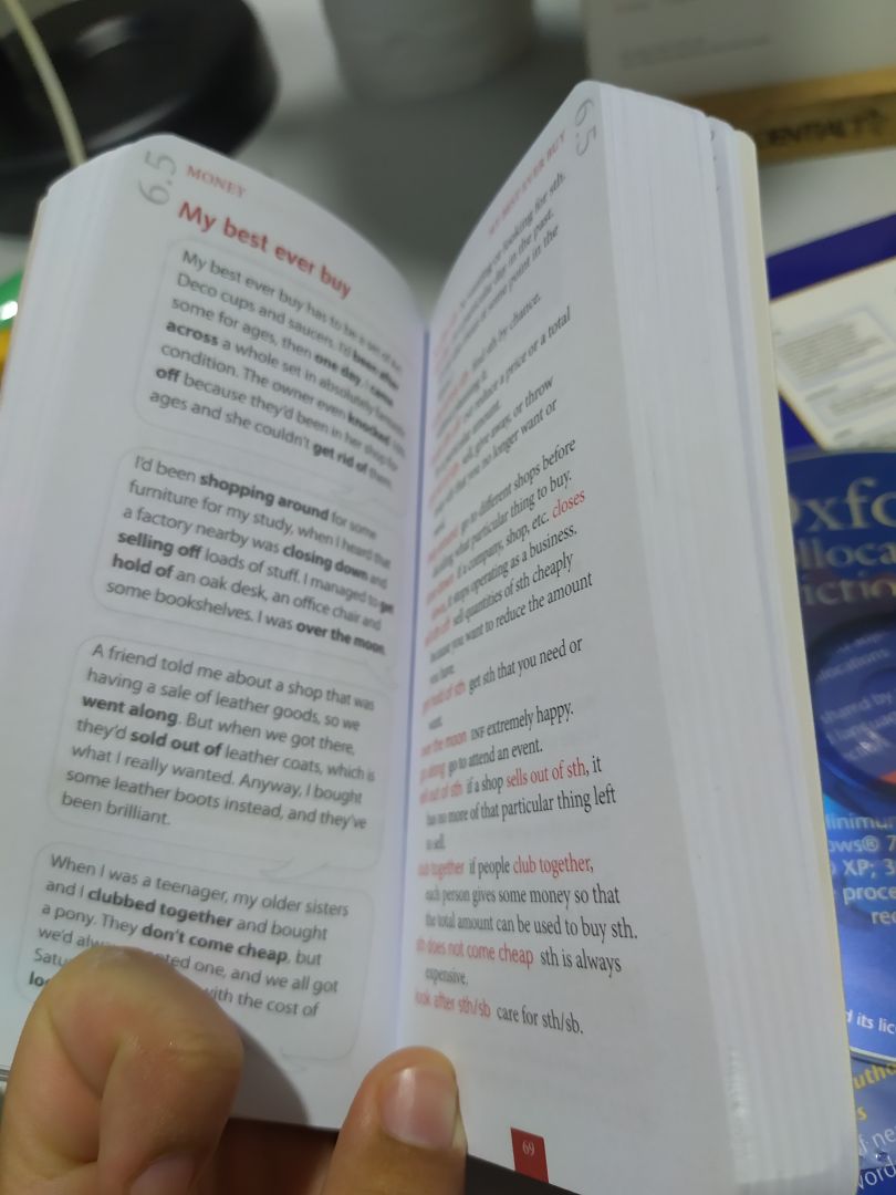 sách ok lắm, nó là 1 cuốn sổ tay có chia chủ đề chứ ko phải từ điển. như vậy tiện hơn cho việc ứng dụng vào luyện nói. tiki trading gói hàng cực ẩu làm móp sách của mình. recommend các bạn mua của fahasa để nhận đc sách mới tinh bọc cẩn thận