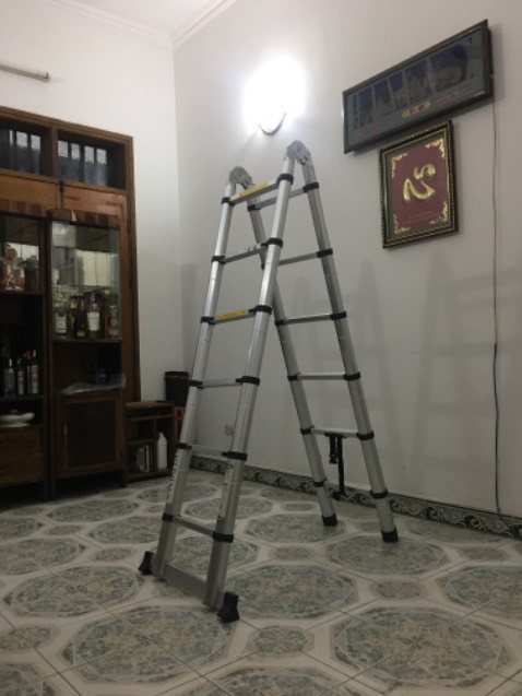 Sản phẩm đẹp nhưng lỏng lẻo đung đưa qua trái phải khi leo lên. Sản phẩm đẹp nhưng lỏng lẻo đung đưa qua trái phải khi leo lên.