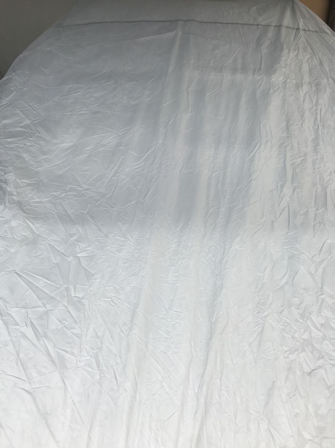 Hàng mỏng manh. Chất liệu như bọc nylon thật mỏng. Trùm nhẹ ko dám mạnh tay vì sợ rách. Tiền nào của nấy