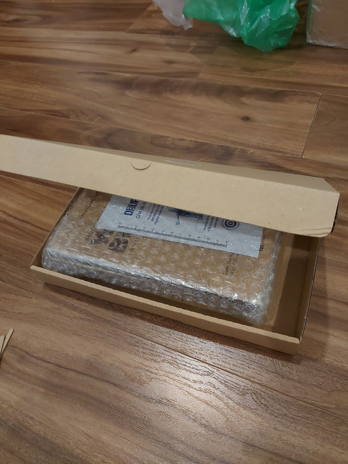 Mình đã nhận được hàng, sản phẩm ,  shop đóng gói đẹp, cẩn thận, giao hàng nhanh, các bạn tư vấn thân thiện, hỗ trợ nhiệt tình. Mình ở HN đặt hôm sau nhận được hàng rui🥰