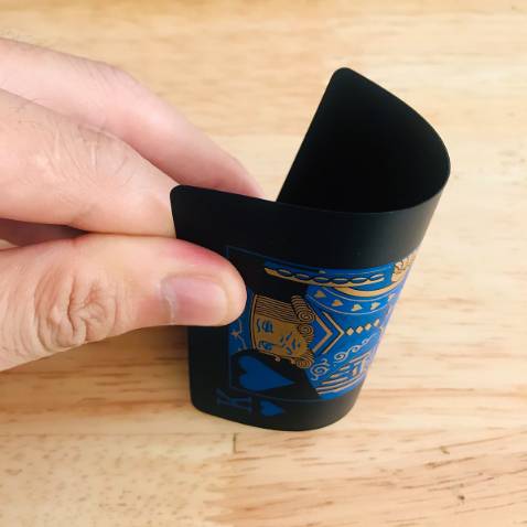 Bài mịn, cầm rất thích. đáng tiền, không bị cong bài. Ngồi xoè bài đã tay lắm, Thanks shop nhìu nhé.