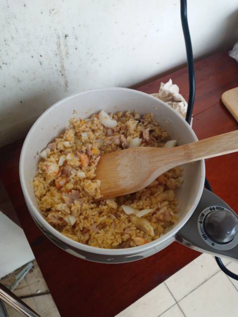 Chảo dùng rất mượt, xào nấu chiên rán không bị dính. đặc biệt rang cơm rất ngon, cơm khô nhưng không bị cháy. Thích hợp cho bạn nào sinh viên ở trọ 1 - 2 người đấy