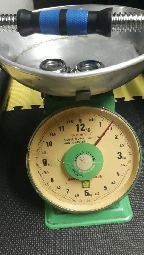 Chất lượng đúng như hình, còn mới, cao su tay cầm bền, cân nặng xấp xỉ 1,5Kg, hài lòng