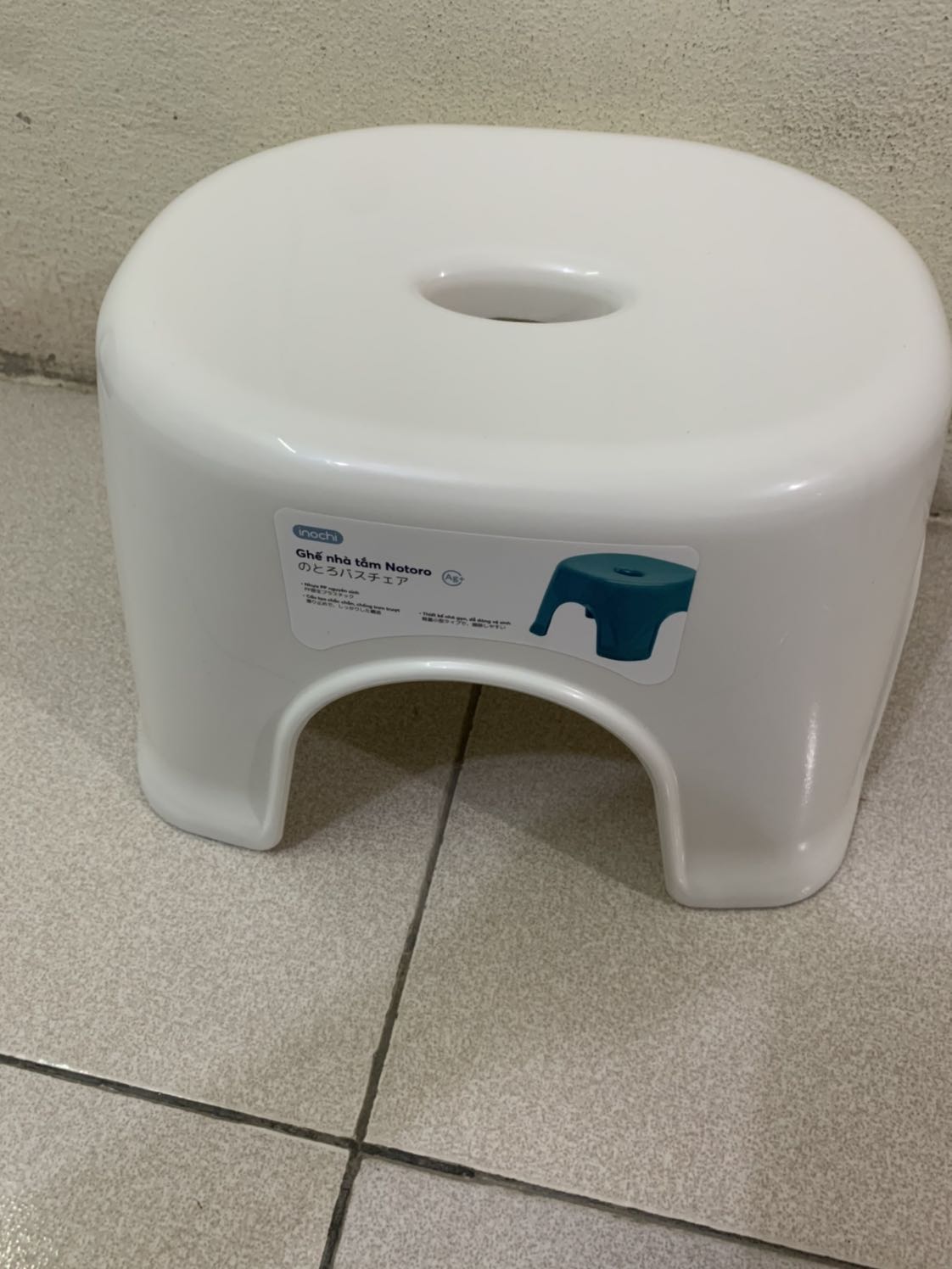 Ghế to đẹp, còn có cả chống trượt nữa trẻ em ngồi cũng an toàn. Mình like cho shop