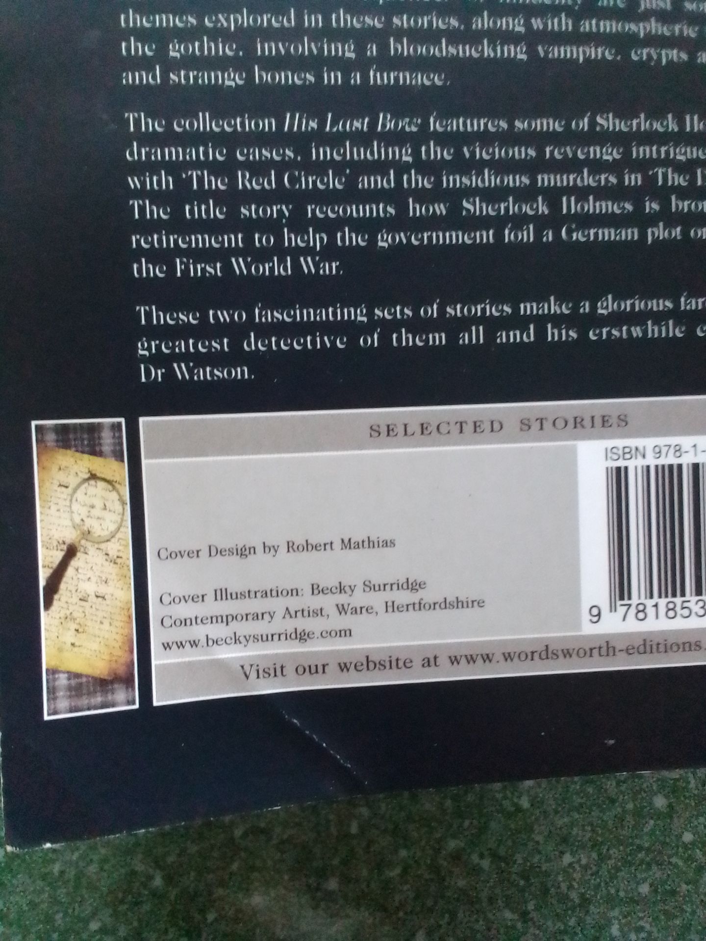 Sách cũ và ố vàng hơn mình nghĩ. Chữ in nhỏ và khít nhau nên mỏi mắt khi đọc. Nếu bỏ qua những lỗi về hình thức, thì bạn có thể tận hưởng những giây phút phiêu lưu tuyệt vời cùng vị thám tử tài ba Sherlock Holmes.